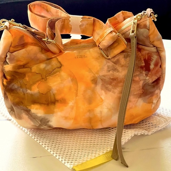 VINCE CAMUTO Washable Nylon Crossbody Harlo In Tye Dye Peach Clay - Picture 4 of 12